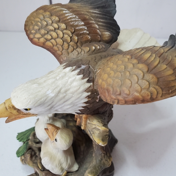 *SOLD* Ceramic Bald Eagle & Eaglets Nesting Statue - Picture 10 of 12